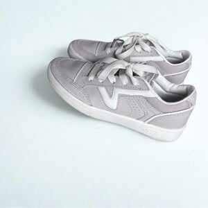 Stylish Vans Sneakers in cream